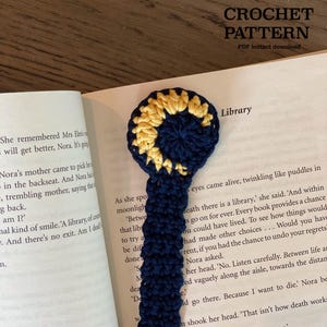 MOON Bookmark Written pattern | Crochet (English)