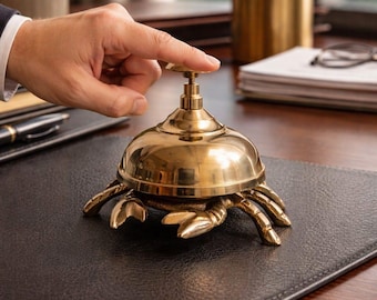 Vintage Messing Krabbe Schreibtischglocke, antikes Hotel Service Glocke, Sammlerfigur.