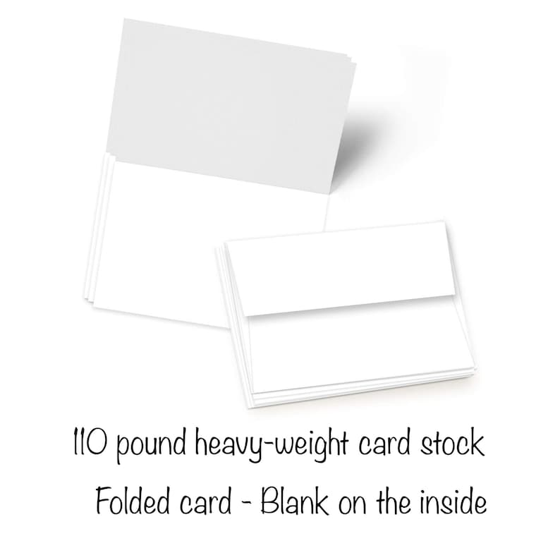Puede incluir: Una pila de tarjetas plegadas en blanco hechas de cartulina de 110 libras de peso. Las tarjetas est&aacute;n en blanco por dentro.