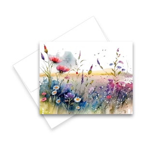 Pode incluir: Pintura em aquarela de um campo de flores silvestres em tons de rosa, roxo, azul e verde. As flores est&atilde;o dispostas em um padr&atilde;o solto e org&acirc;nico, e o fundo &eacute; uma suave lavagem de cor desfocada.