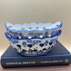 Vintage Delft Blue Porcelain Trinket Bowls: Hand-Painted Floral Design, Set of 2