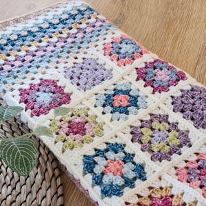 Blanket Bliss: A Quick and Simple Crochet Pattern for Your Next Project