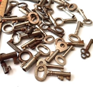 Vintage Mini Yale & Town type Skeleton Key Antique Solid Steel Authentic Victorian Lock Door Rustic Patina Made in England Collector Gift image 10