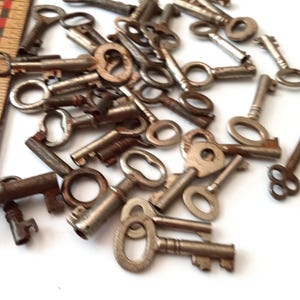 Vintage Mini Yale & Town type Skeleton Key Antique Solid Steel Authentic Victorian Lock Door Rustic Patina Made in England Collector Gift image 8