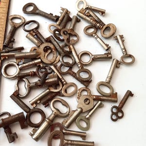 Vintage Mini Yale & Town type Skeleton Key Antique Solid Steel Authentic Victorian Lock Door Rustic Patina Made in England Collector Gift image 7