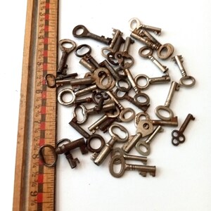 Vintage Mini Yale & Town type Skeleton Key Antique Solid Steel Authentic Victorian Lock Door Rustic Patina Made in England Collector Gift image 4