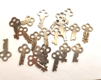 Vintage Small 3 Holes Ornate Yale & Town type Key Antique Solid Steel Authentic Victorian Lock Door Rustic Patina Collector Fancy Skeleton