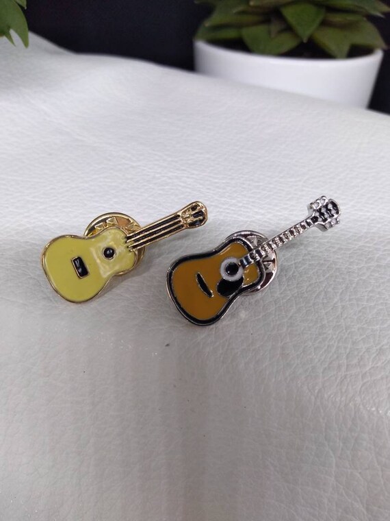 Guitar Banjo Ukulele Antique Pinback enamel Pin V… - image 3