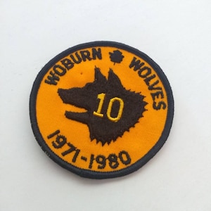 Écusson vintage Woburn Wolves « 10 » 1971-1980, cadeau vintage antique pour sac à dos de veste d&#39;entraîneur, cadeau de Noël des États-Unis, cadeau de Noël