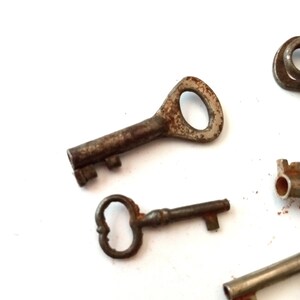Vintage Mini Yale & Town type Skeleton Key Antique Solid Steel Authentic Victorian Lock Door Rustic Patina Made in England Collector Gift image 3
