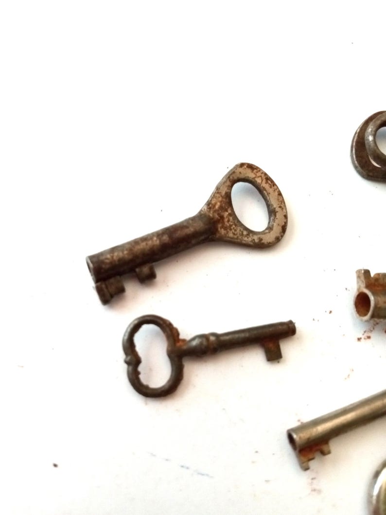 Vintage Mini Yale & Town type Skeleton Key Antique Solid Steel Authentic Victorian Lock Door Rustic Patina Made in England Collector Gift image 3