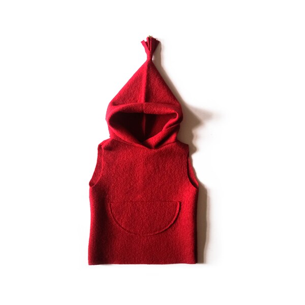 MOA rosehip red woolly sweater with pointed hood, children's sweater from Walkloden with pocket on the belly and on the hood