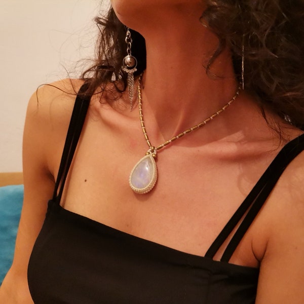 Bijoux de collier de macramé de pierre de lune rougeoyante minimaliste