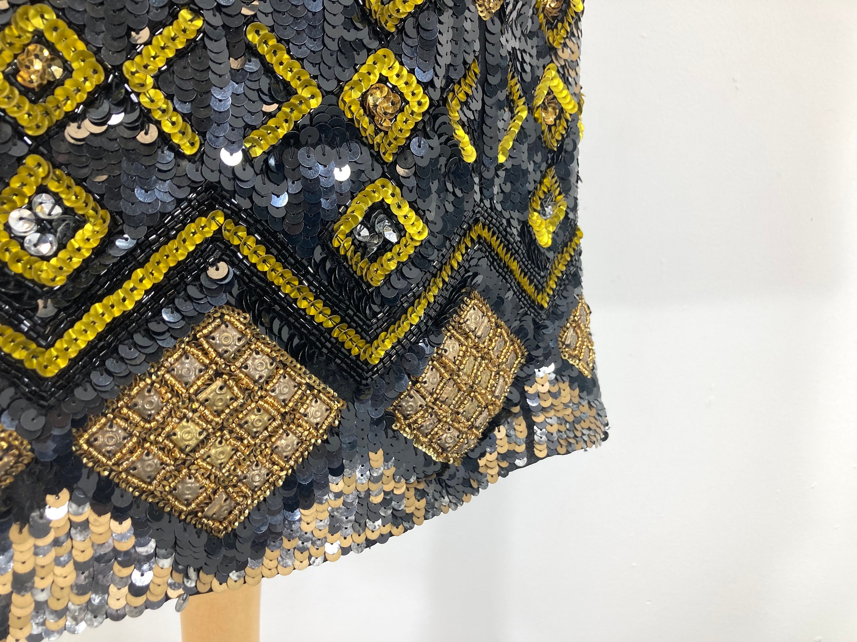 river island black and gold sequin dress Sequin Embellished Dress / River Island / Black / Gold / Beaded / Sequins / Heavy / Modern Vintage / Size UK 8