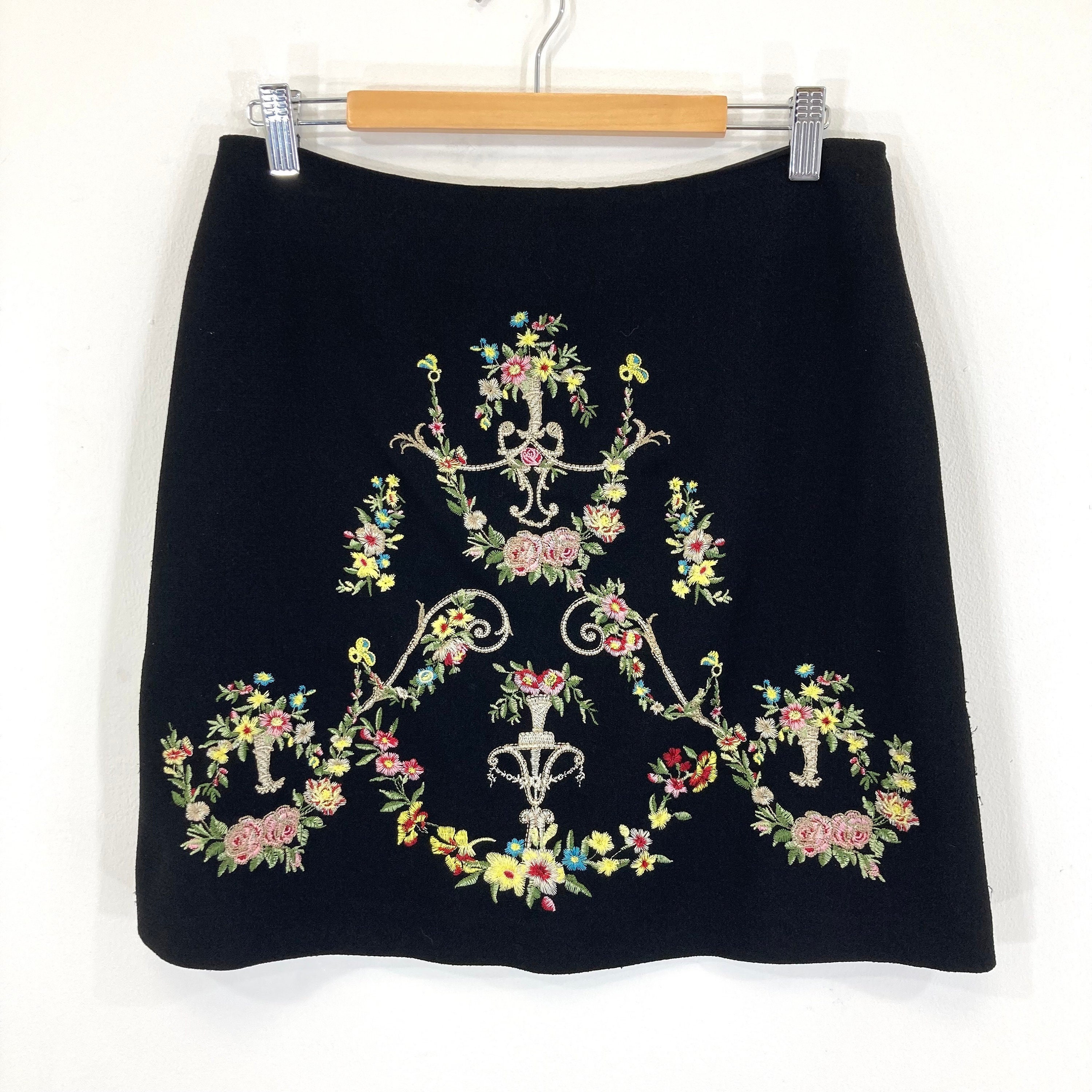 Embroidered Skirt / Oasis / Floral / Flowers / Black / Mini
