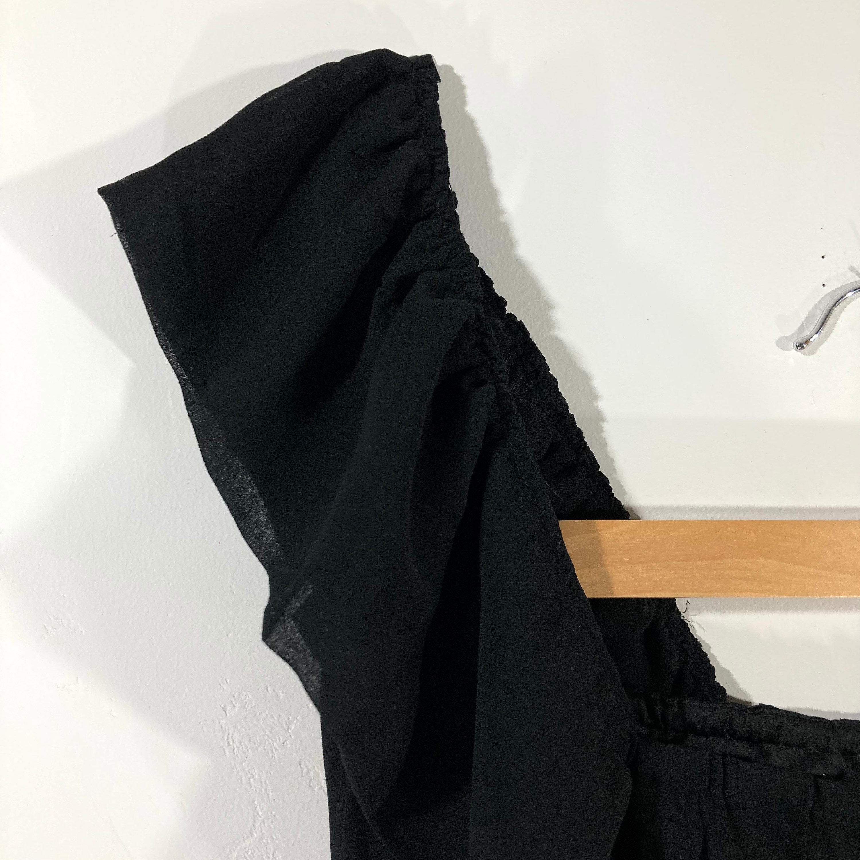 zara black one shoulder ruffle dress One Shoulder Dress / Zara / Black / Ruffled / Crape / Modern Vintage / Size XS