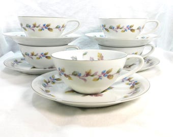 Vintage Meito Japan Set 4 Cups & 5 Saucers Floral Garden