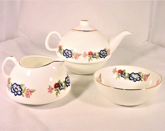 Tara Galaway Ireland Teapot with Lid Creamer & Sugar Set Royal Harmony Pattern Blue Red Flower Design Vintage Irish Bone China Kitchen Use