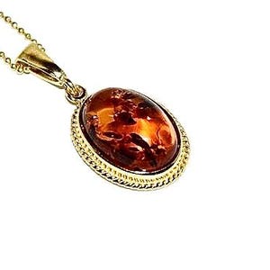 Natural amber pendant,Genuine amber pendant,Delicate amber pendant,Genuine Baltic amber,Gift for her,Everyday amber pendant,Amber jewellery.