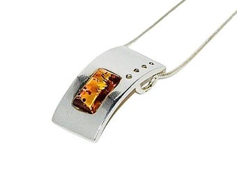 昆虫付き琥珀ペンダント、925 スターリング シルバー | 数百万年