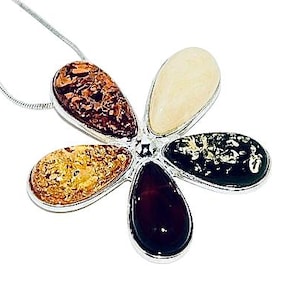 Flower pendant,Natural amber pendant, Gift for her,Genuine amber pendant,Genuine Baltic amber,Amber jewellery.