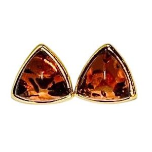 Peut inclure: Une paire de boucles d'oreilles en or de forme triangulaire avec des accents de pierres précieuses brunes.
