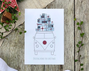 Weihnachtskarte "Driving home for christmas" | Postkarte mit handgemaltem Motiv | Bulli mit Geschenken | Aquarelle und Illustration