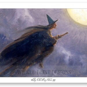 Pu&ograve; includere: Un dipinto di una strega che vola su una scopa davanti a una luna piena. La strega indossa un cappello a punta blu e un lungo mantello nero. La luna &egrave; di un giallo brillante e il cielo &egrave; di un delicato viola.