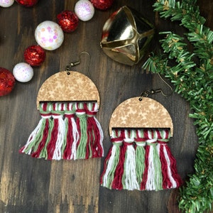 Holiday Macrame Earrings || Poinsettia Macrame Earrings || Christmas Macrame Earrings || Macrame Earrings