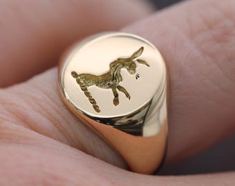 Vintage 18ct Gold Intaglio Hare Crest Signet Ring, 1956