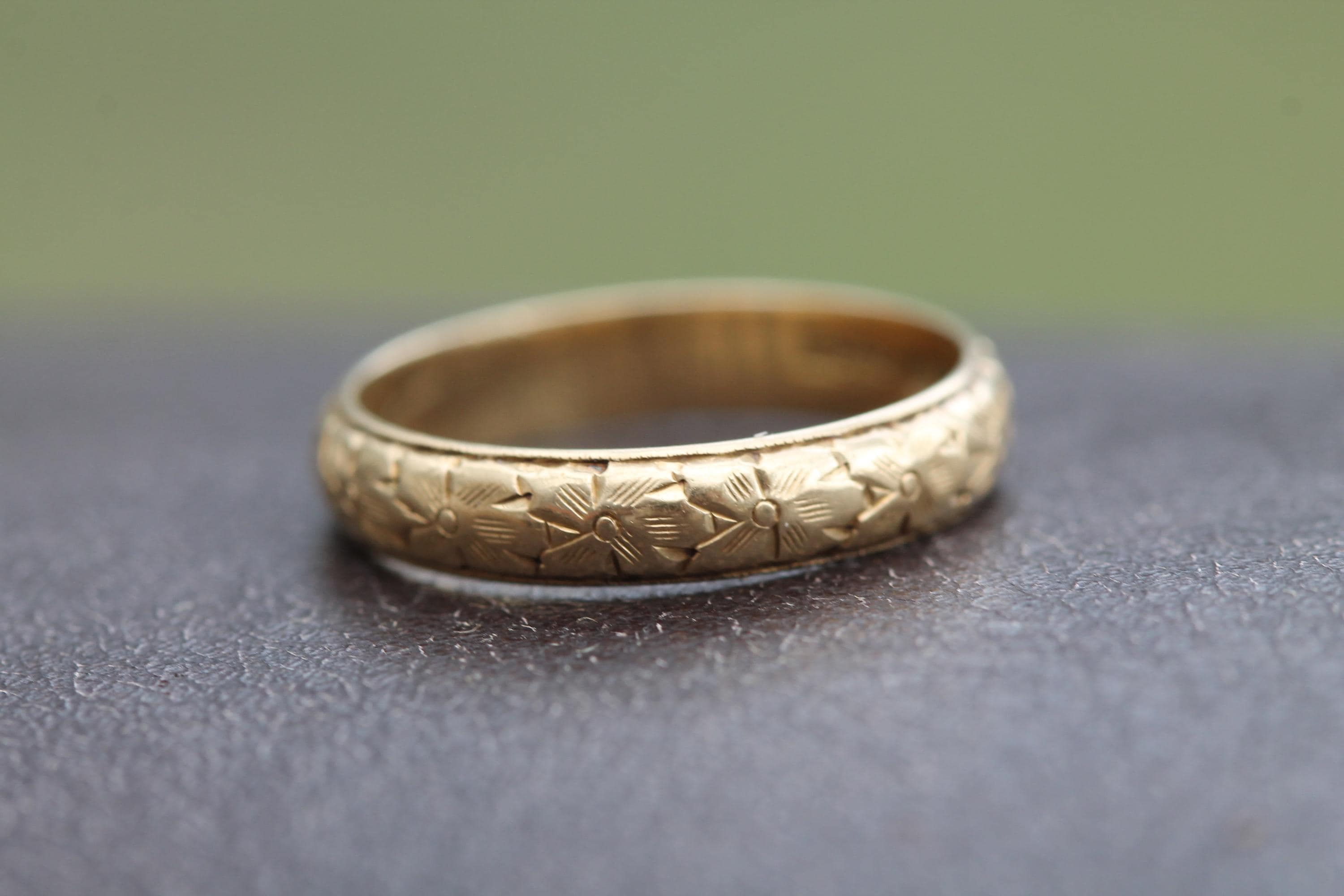 Vintage 18ct Gold Forget Me Not Chased Wedding Ring Band, 1960 - Etsy