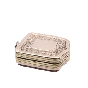 Antiek Victoriaans medaillon met 9 kt goud en Aberdeen granieten schild