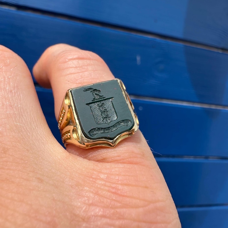 Antique 18ct Gold Intaglio Bloodstone Shield Signet Ring - Fairly And Firmly, 1869 image 4