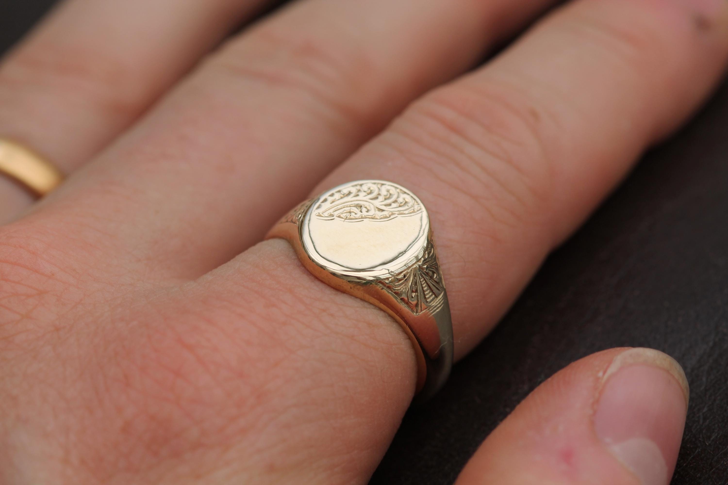 Vintage 9ct Gold Chased Signet Ring, 1960 - Etsy