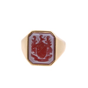 Vintage 18ct Gold Intaglio Lilac Agate Coat Of Arms Signet Ring