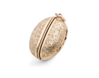 Antique 12.5ct Gold Coffee Bean Chased Locket