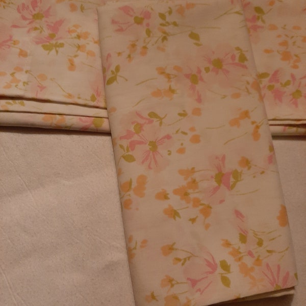 Pillowcases: Cute pink floral pair of vintage pillwocases