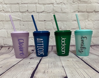 Vaso infantil personalizado de 380 ml con pajita / Idea de regalo navideño para niños / Taza infantil personalizada / Detalle para fiestas