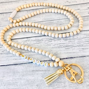 Lanière d'identification et de clés de style perle en bois naturel avec pampille | Prénom personnalisé | Lanière pour professeur | Lanière d'infirmière | Cadeau pour elle