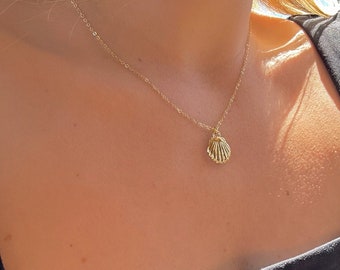 gold seashell necklace-shell necklace-dainty-summer beach jewelry-minimalist-seashell-dainty delicate