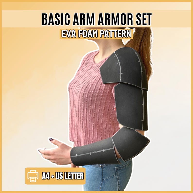 K&ouml;nnte beinhalten: Ein Armr&uuml;stungsset aus schwarzem EVA-Schaumstoff mit Schulter-, Oberarm- und Unterarmteilen mit wei&szlig;en F&uuml;hrungslinien. Der Text lautet BASIC ARM ARMOR SET, EVA FOAM PATTERN und A4 + US LETTER. Die R&uuml;stung wird &uuml;ber einem rosa Oberteil getragen.