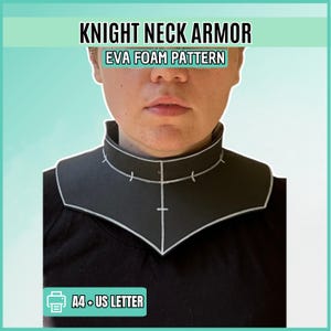 Könnte beinhalten: Ein schwarzes Ritter-Hals-Rüstungsteil aus EVA-Schaumstoff mit weißen Linien und Markierungen. Der Text KNIGHT NECK ARMOR, EVA FOAM PATTERN und A4 + US LETTER ist sichtbar. Die Halsrüstung hat einen hohen Kragen und ein spitzes Design.