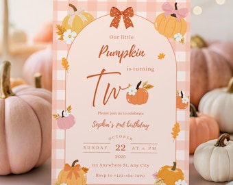 Może przedstawiać: Prostokątne zaproszenie na urodziny z tłem w jasnoróżowo-białą kratkę vichy i łukowatą ramką. Tekst brzmi Our little Pumpkin is turning Two, Sophia's 2nd birthday, October 22, 2025, at 6 PM, 123 Anywhere St, Any City, RSVP to +123-456-7890.