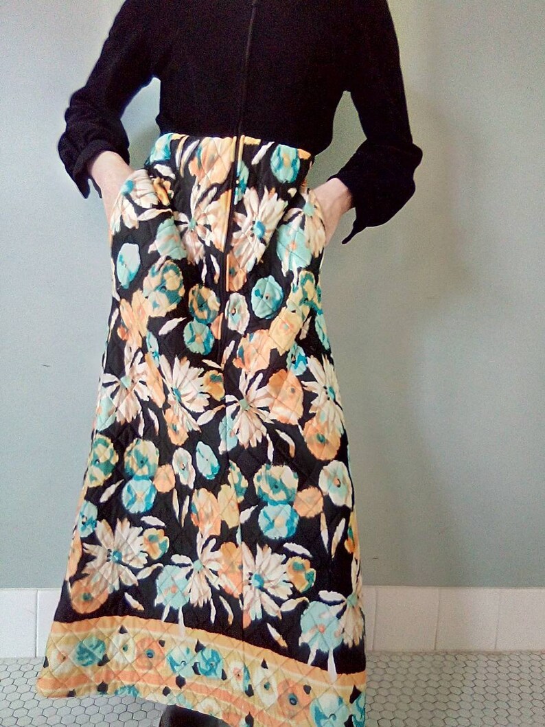 1960's/70's Floral And Soft Felt Dress/Front Zip Down Closure/Side Pockets/Sharp Collar image 7