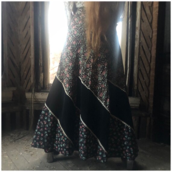 1970’s Calico Floral Print Cotton & Velvet Panel P