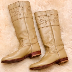 Buttery Tan Leather Cowgirl Justin Boots