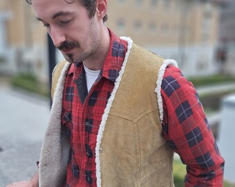 1980's Suede Vest with Interior Pocket / Sherpa Interior / Western Wear/Snap Closure