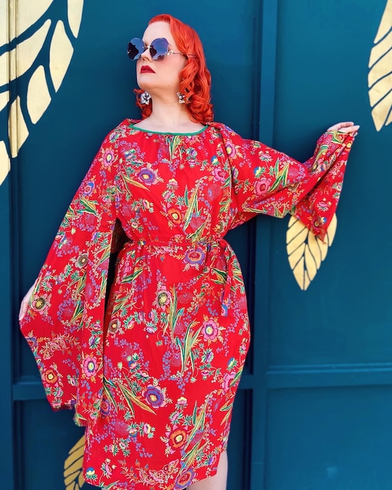 open lace back dress 80s Dress Dramatic Vintage Wedding Guest Silk Kimono Sleeves Bold Graphic Print Women's Medium Sue Wong VFG