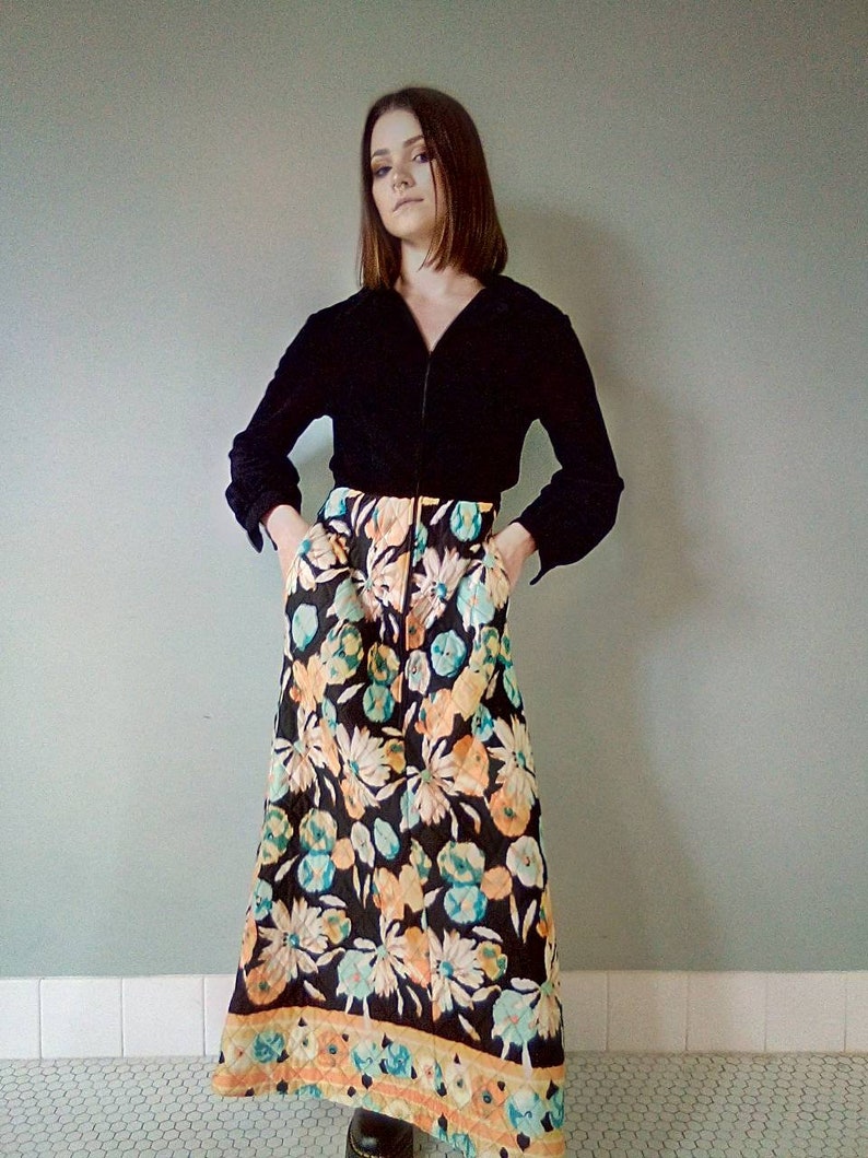1960's/70's Floral And Soft Felt Dress/Front Zip Down Closure/Side Pockets/Sharp Collar image 1