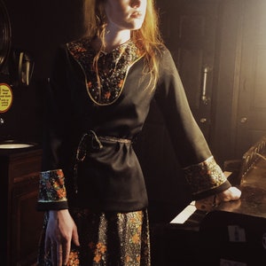 1960’s Shimmer Gold Thread/Blouse & Skirt Two Piece Set
